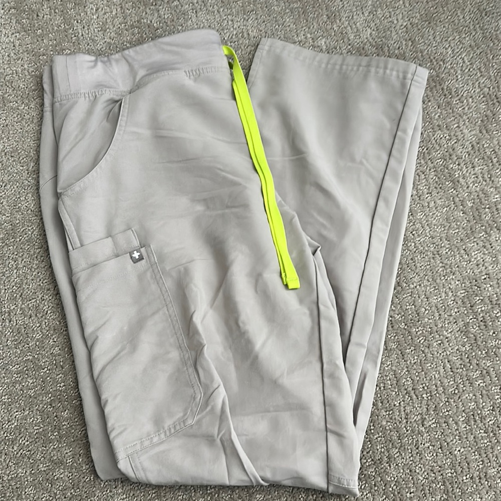 women’s medium figs scrub pants